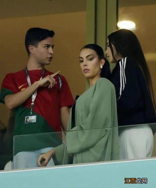 C罗未婚妻在卡塔尔真敢炫富!把LV丝巾当上衣,戴1500万珠宝太壕