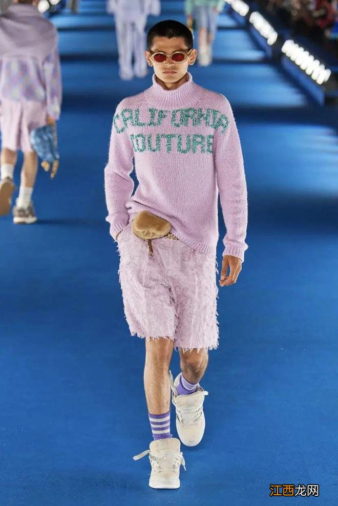 摆脱细节的千篇一律,那就给袜子“来点颜色”看看