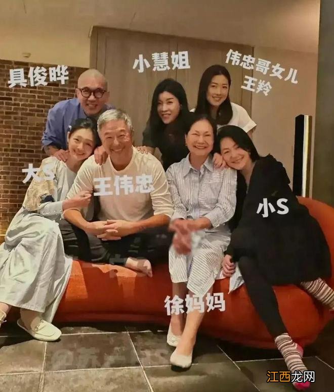 蔡康永隐藏微博并取消全部关注,疑似力挺大小S