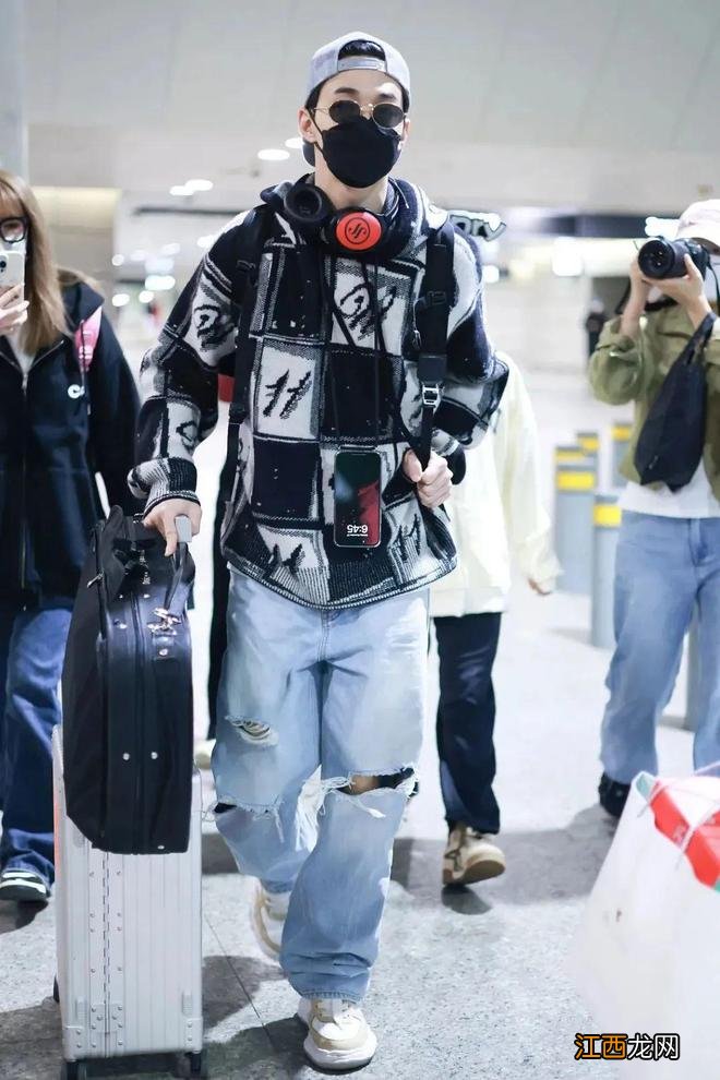 男星街拍 | 阿瑟一笑变呆萌少爷，小贝这身也太大佬了吧！