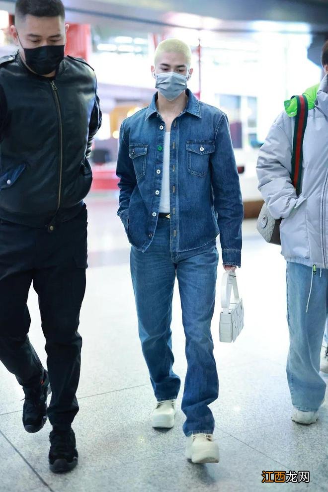 男星街拍 | 阿瑟一笑变呆萌少爷，小贝这身也太大佬了吧！