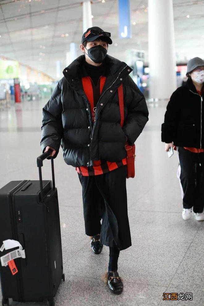 男星街拍 | 阿瑟一笑变呆萌少爷，小贝这身也太大佬了吧！