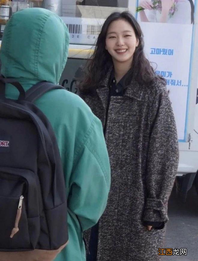 金高银穿搭分析:普通人穿不出她清瘦随性,但微胖身材也能穿出彩