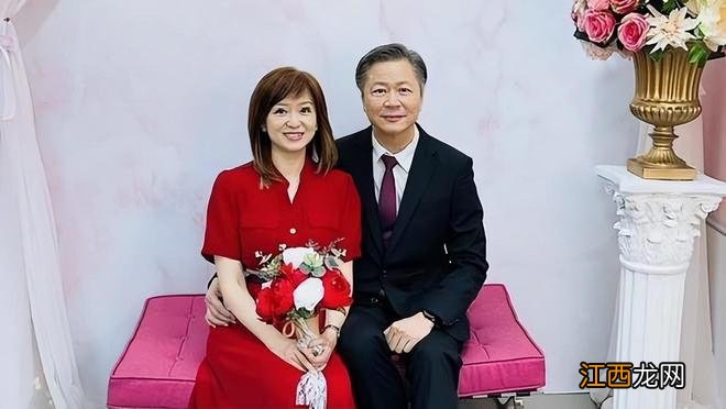 新闻美女主播官宣二婚！一身红裙嫁64岁教授，甜撒狗粮难掩幸福