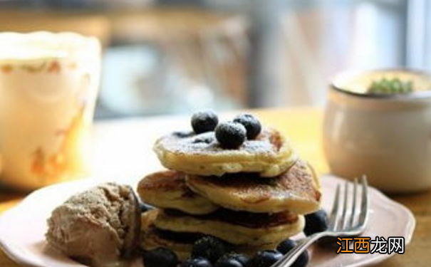 酸奶的功效有什么？蓝莓酸奶香蕉松饼