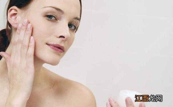 女孩毛孔粗大是何原因？女孩毛孔粗大怎么办？