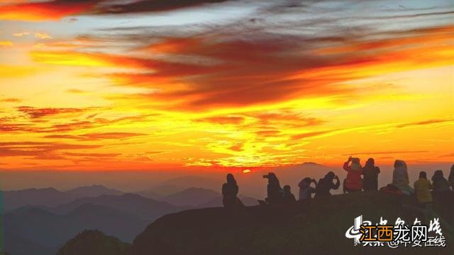 住进黄山的秋 沉浸式感受一场日落