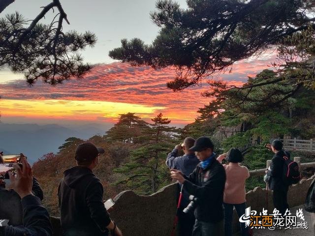 住进黄山的秋 沉浸式感受一场日落