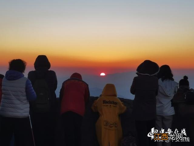 住进黄山的秋 沉浸式感受一场日落