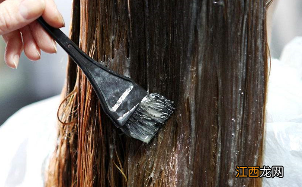 染发剂弄手上怎么洗掉？染发剂弄衣服上怎么洗掉？