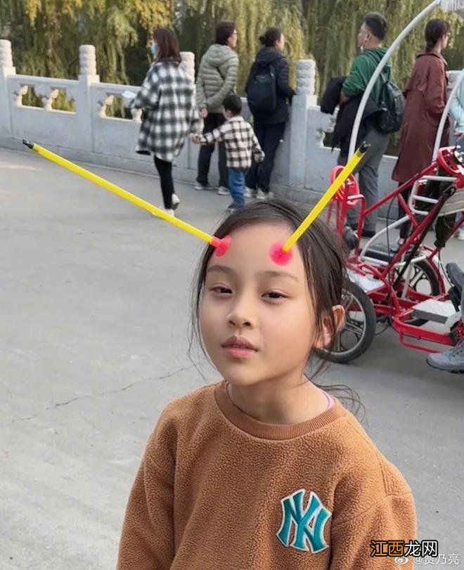 李小璐否认和赵涛恋情绯闻:我身边就该都是女生