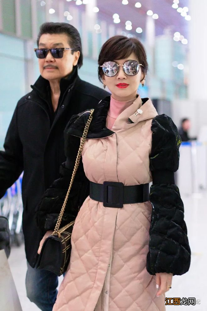 秋冬穿衣难以摆脱臃肿感?学会这几招,让你美得毫不费力