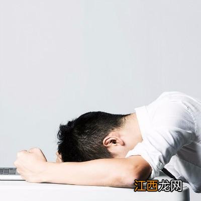 为什么睡觉时耳朵会压着痛