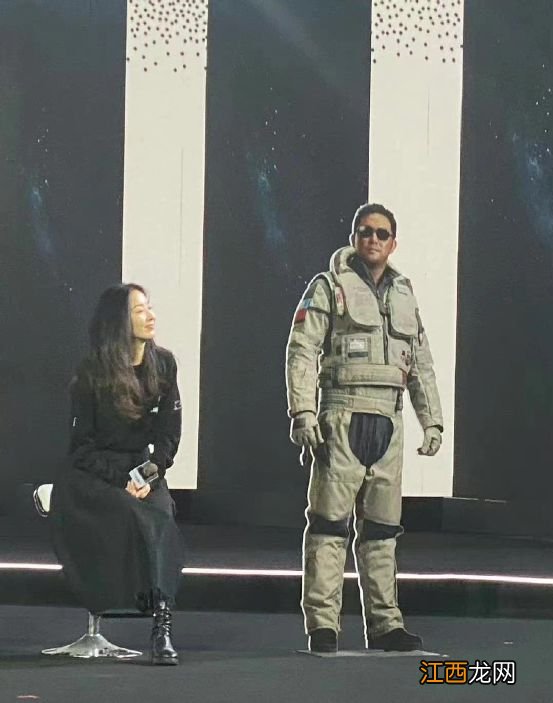 《流浪2》发布会，李雪健身体虚弱、口齿不清，刘德华贴心搀扶