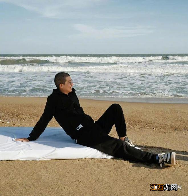 怪了?李诞不说脱口秀,改拍杂志封面了?