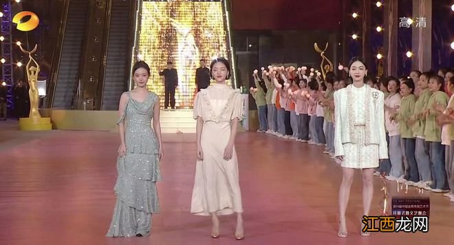 金鹰节开幕式：朱迅脸僵，孙怡美爆全场，沈梦辰长腿又直又白