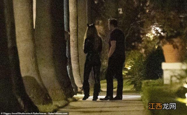 埃隆·马斯克带第一任前妻赴派对,六娃妈变猫女,推特老板演自己