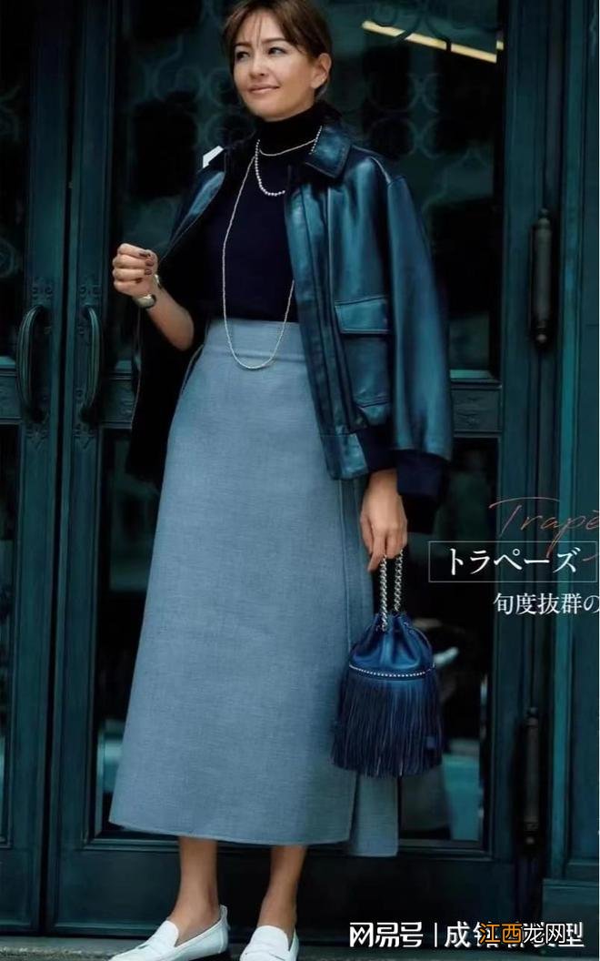 看完这些时髦精的穿搭才发现,成熟女人穿“黑色”,时髦又高级