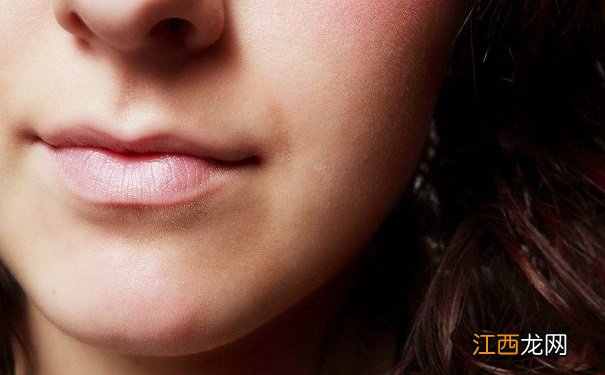 嘴唇干裂脱皮怎么办呢?护唇小贴士有哪些?