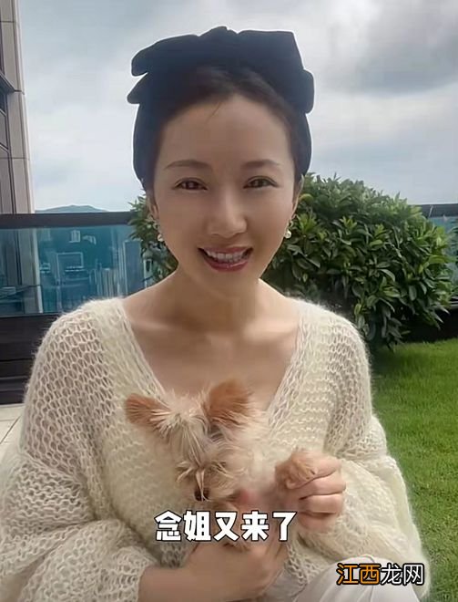 演员李念被指变脸认不出!眼大如铜铃神似毛晓彤,家里大到能跑步