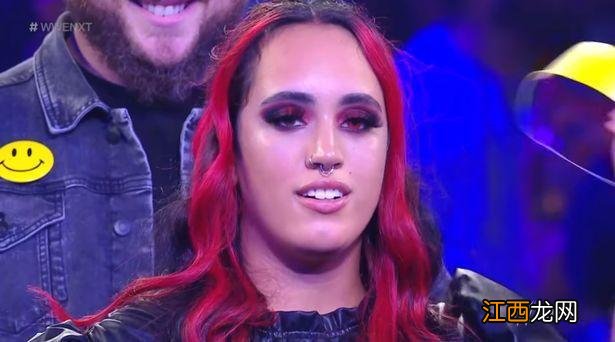 巨石强森21岁女儿首次亮相WWE,继承父亲衣钵成第四代摔跤手