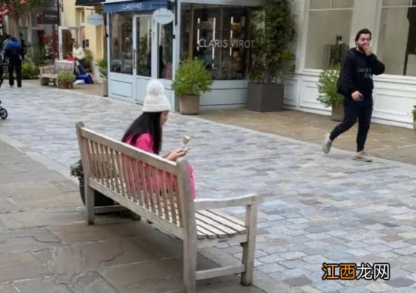 李湘带女儿逛巴黎打折村，膀大腰粗认不出，王诗龄硬怼路粉引争议