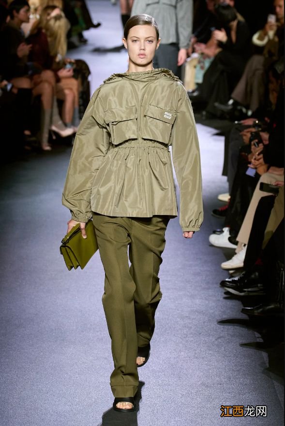 秋冬的优雅时髦,有这4件衣服就够了