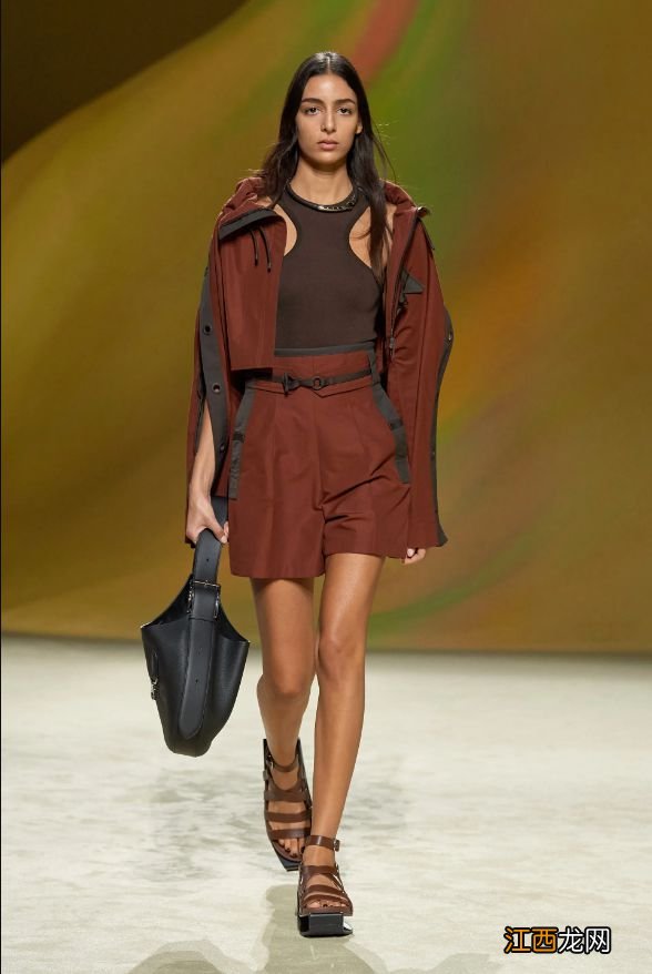 秋冬的优雅时髦,有这4件衣服就够了