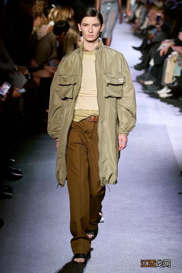 秋冬的优雅时髦,有这4件衣服就够了