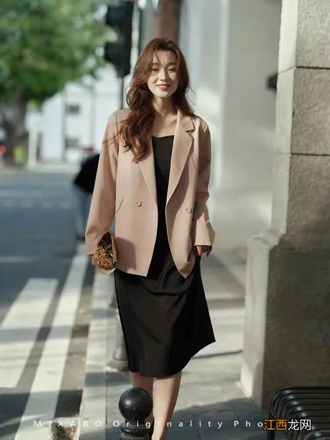 深秋穿长裙,时髦又减龄!