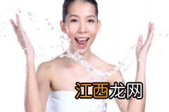 冬天皮肤干燥起皮怎么办？多喝汤缓解干燥