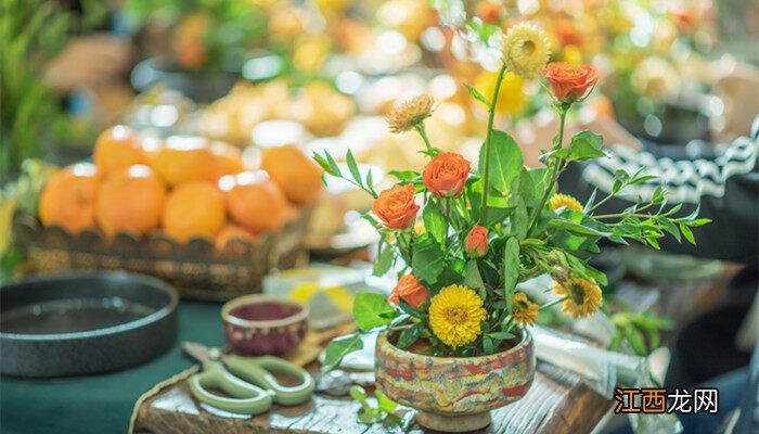 花泥插花每天要浇水吗视频 花泥插花每天要浇水吗