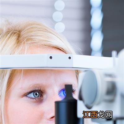 我的眼看东西突然发花发黑怎么回事