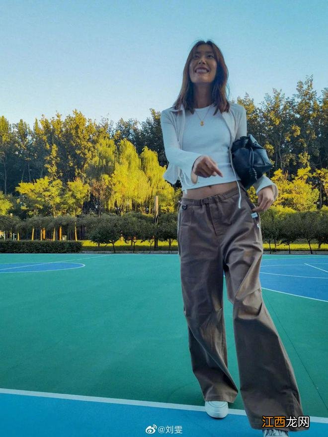 突然降温怎么穿?赶紧去翻刘雯的微博!