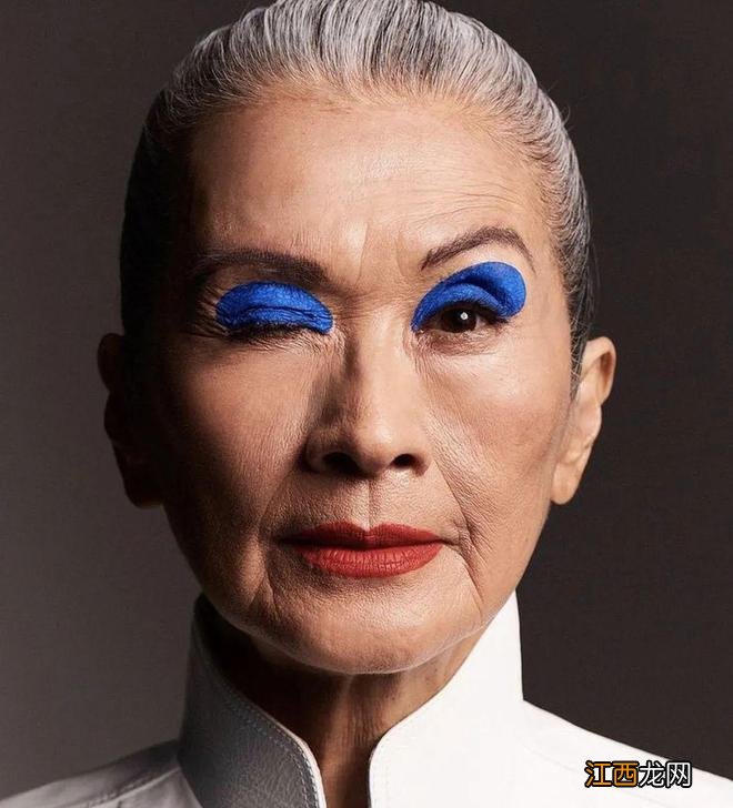 68岁出道的银发模特,走T台,上封面,奶奶也太酷了!