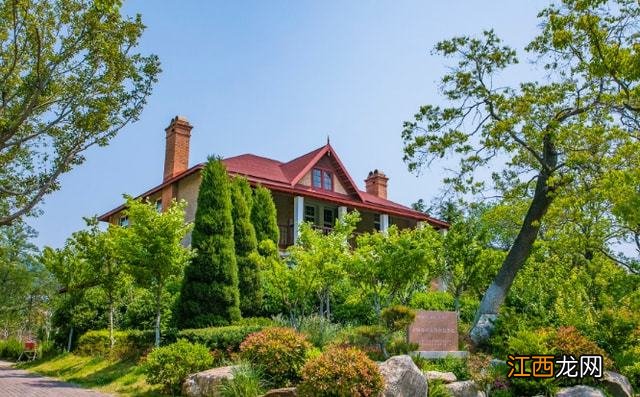 它是中国的“干净”城市，冬暖夏凉环境好，外国人也来这里养老