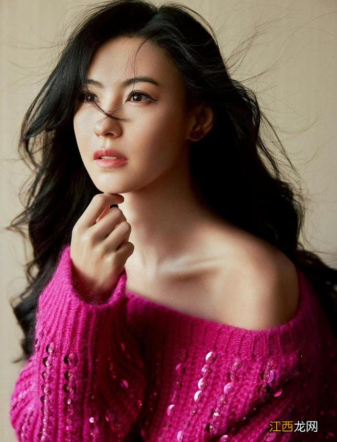 42岁张柏芝越长越嫩!全身火龙果配色照样美出圈,吃螺蛳粉没架子