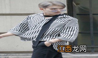 条纹衬衫搭配什么牛仔裤 条纹衬衫搭配牛仔裤推荐