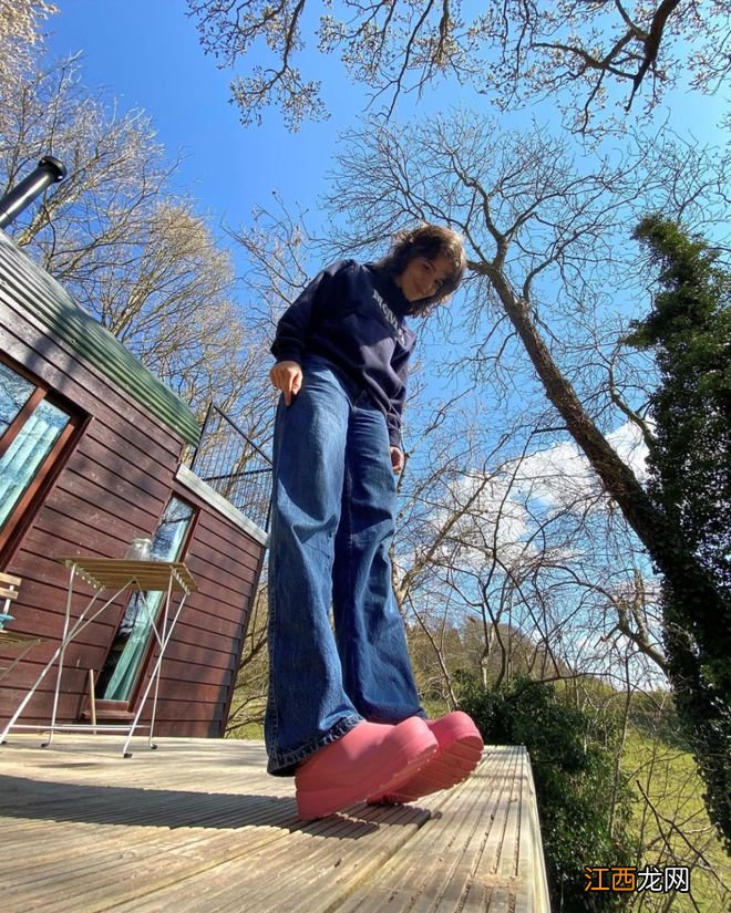 晴天穿雨靴？你真的有点时髦在身上！