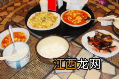 夏季吃什么食物消暑呢？夏季消暑的方法有哪些？