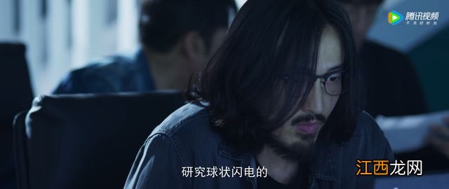 央视《三体》首播大爆：躲过了于和伟，却被37岁男四号给惊艳了