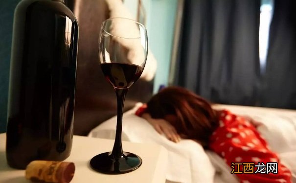 睡前喝酒有助睡眠吗?睡前喝酒对睡眠好吗?