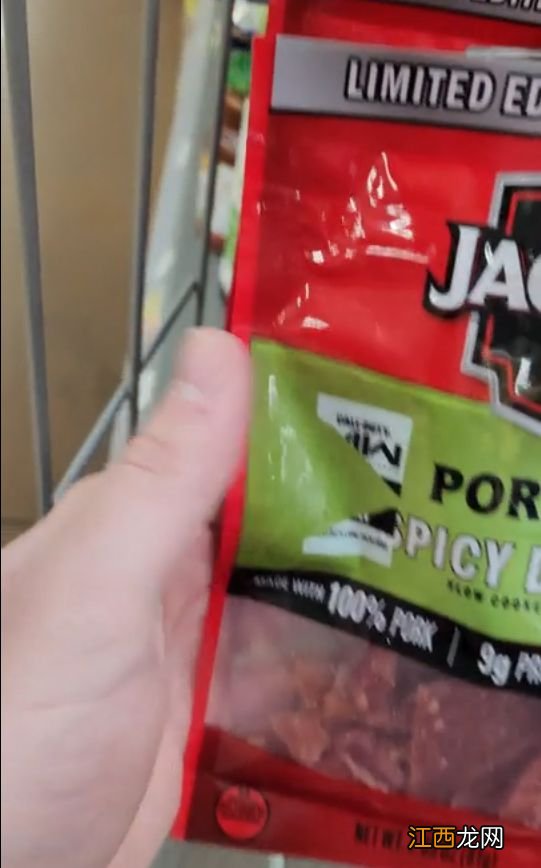 《使命召唤》联动零食将奖励码贴在包装外,结果全被人薅走了