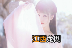 在公交车上怎么完成化妆?公交车上化妆是什么情况?