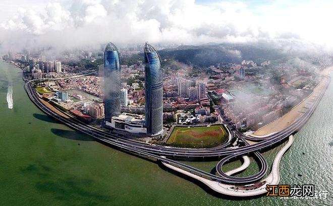 总得去一趟厦门环岛路吧!感受千里浩荡碧水湾,日出海涛夜月天