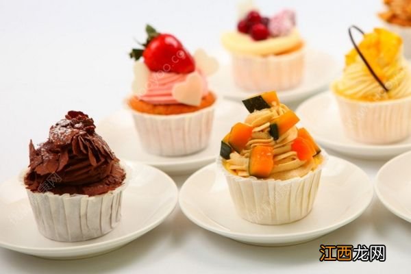 经常吃甜食的危害有哪些？甜食对健康有哪些不利影响？