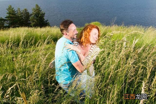 婆婆腿摔断小儿媳伺候 婆婆摔断腿儿媳妇说话