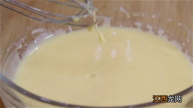 1盒酸奶2个鸡蛋教你做酸奶蛋糕 做酸奶蛋糕的方法和步骤窍门