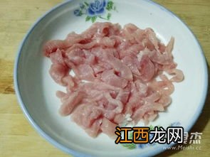 里脊肉焖素鸡怎么做 里脊肉焖素鸡的简单做法