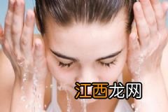 化妆带眼镜眼角有印怎么办？化妆后戴眼镜印怎么办？